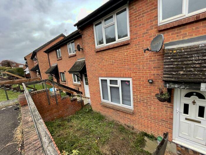 3 Bedroom End Of Terrace House To Rent In Bilsington Close, Chatham, ME5