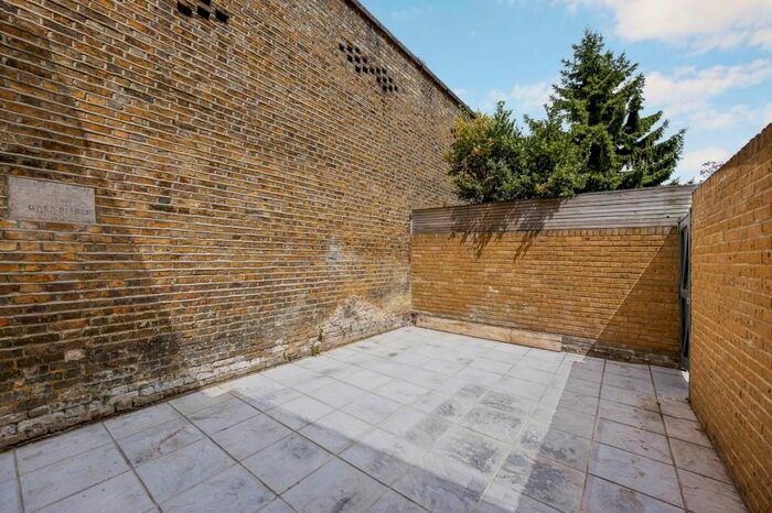 2 Bedroom Flat To Rent In Boston Road, Hanwell, W7