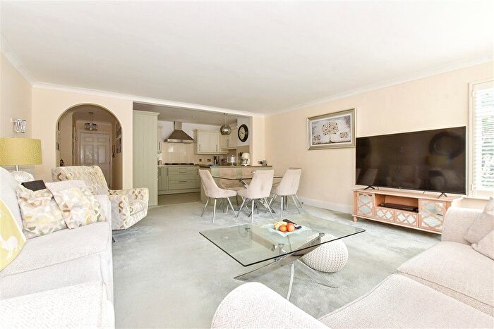 2 Bedroom Flat For Sale In Victoria Avenue, Shanklin, Isle Of Wight, PO37