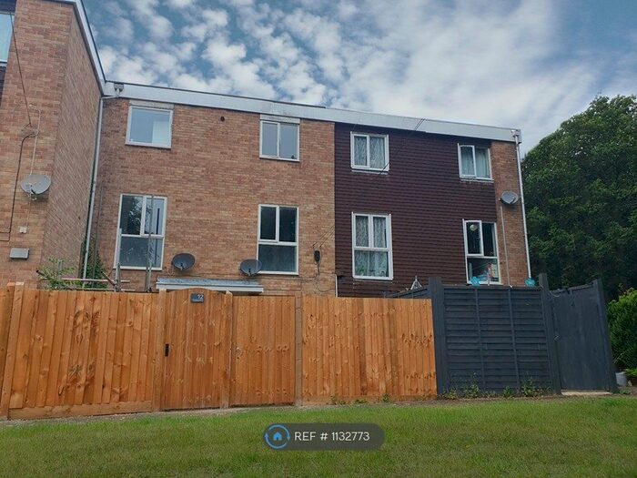 2 Bedroom Maisonette To Rent In Tickleford Drive, Southampton, SO19