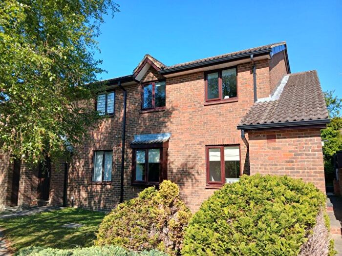 2 Bedroom Maisonette To Rent In Park View Road, Salfords, RH1