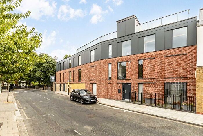 2 Bedroom Flat To Rent In Edgeley Road, Clapham, SW4