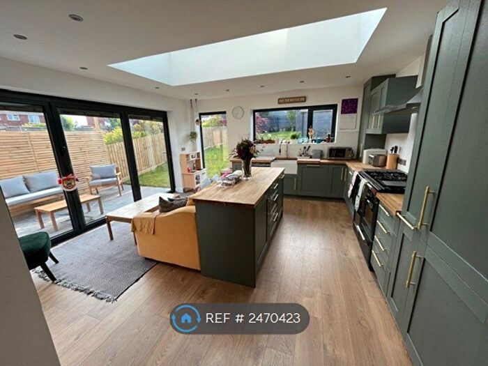 5 Bedroom Semi-Detached House To Rent In Highmore Gardens, Bristol, BS7