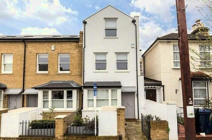 4 Bedroom Property To Rent In Shakespeare Road, London, W3