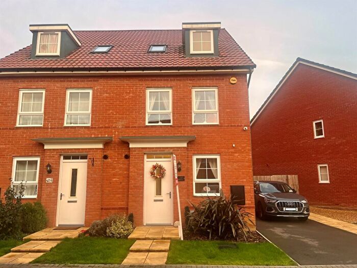 3 Bedroom Semi-Detached House For Sale In Wagtail Way, Thrapston, Kettering, NN14