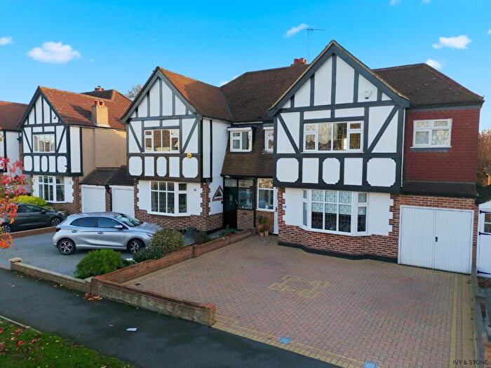 4 Bedroom Semi-Detached House For Sale In Upminster, Greater London, RM14