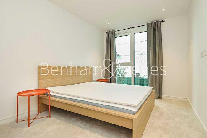 1 Bedroom Flat To Rent In Viola House, Greenleaf Walk, UB1