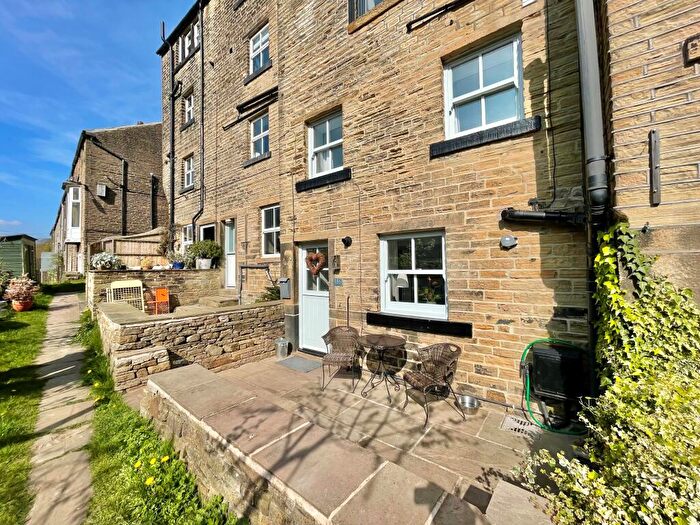 1 Bedroom Terraced House To Rent In Dunford Road, Holmfirth, West Yorkshire, Uk, HD9