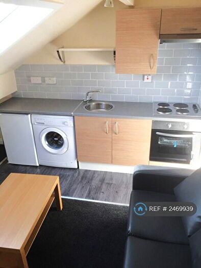 1 Bedroom Flat To Rent In Aston Street, Leeds, LS13