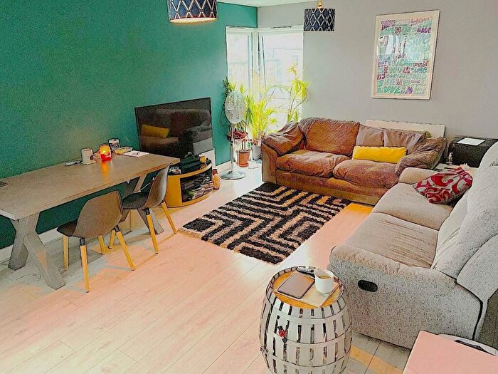 1 Bedroom Apartment For Sale In Old Road, Chatham, ME4