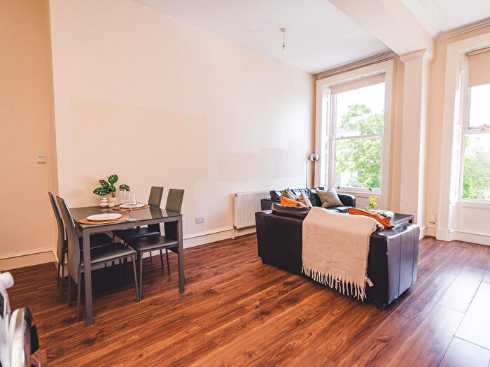 2 Bedroom Apartment To Rent In Apt, A Blenheim Terrace #, LS2