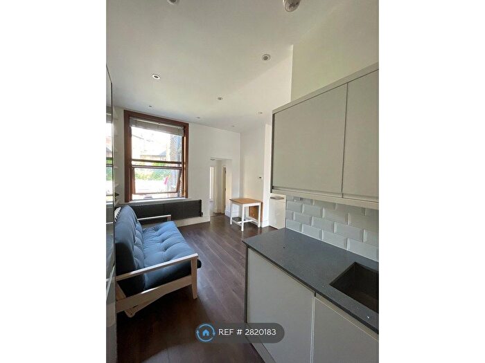 2 Bedroom Flat To Rent In London, London, NW10