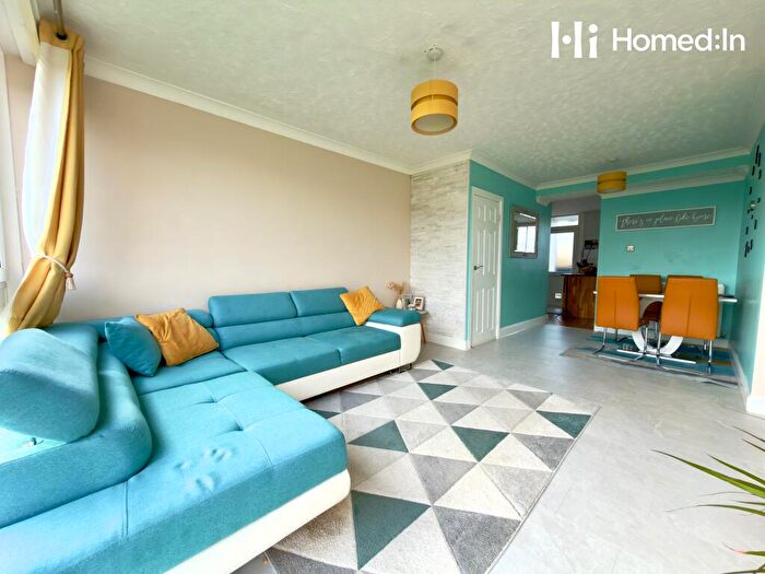 2 Bedroom Maisonette For Sale In Hailey Place, Cranleigh, Surrey, GU6