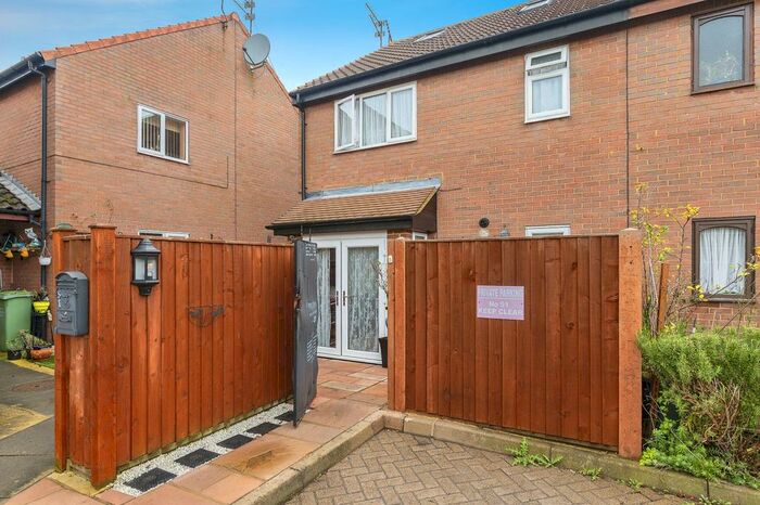 1 Bedroom End Of Terrace House For Sale In Copperfields, Luton, Bedfordshire, LU4