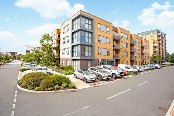 2 Bedroom Flat To Rent In Bedwyn Mews, Reading, Berkshire, RG2