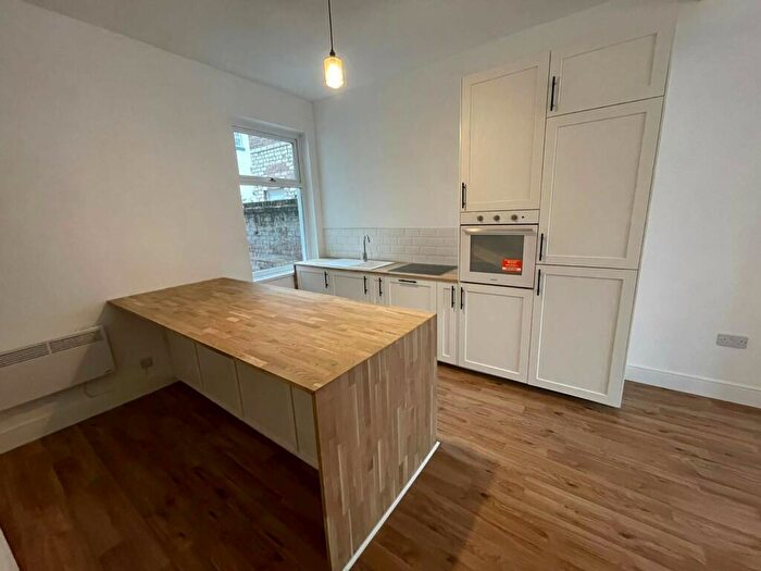 3 Bedroom House To Rent In Gloucester Road, L6
