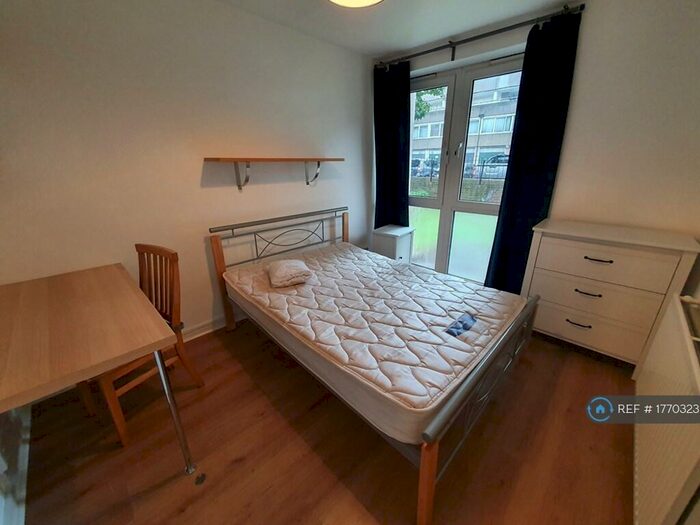 3 Bedroom Maisonette To Rent In Soane House, Kennington, Elephant & Castle, SE17