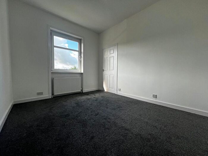 3 Bedroom Flat To Rent In Dundee Drive, Cardonald, Glasgow, G52