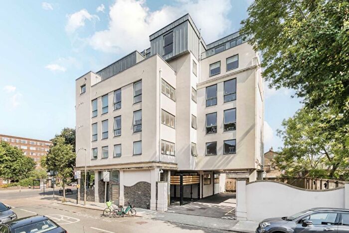 3 Bedroom Flat To Rent In Elmfield Road, Balham, SW17