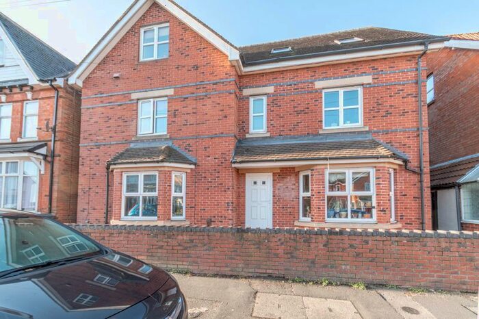 1 Bedroom Flat To Rent In Mount Pleasant, Redditch B97