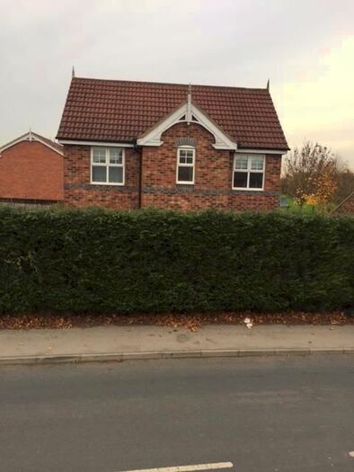 3 Bedroom Detached House To Rent In Ascot Gardens, Leeds, LS10