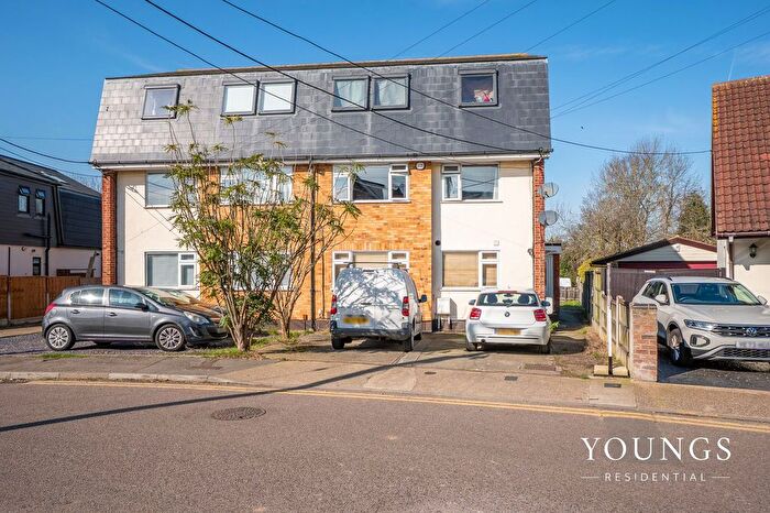 2 Bedroom Flat For Sale In Brook Road, Benfleet, SS7