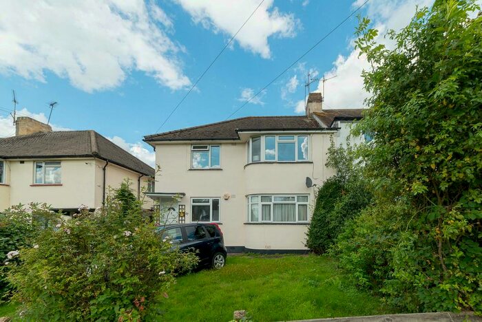 2 Bedroom Maisonette To Rent In Westmere Drive, London, NW7