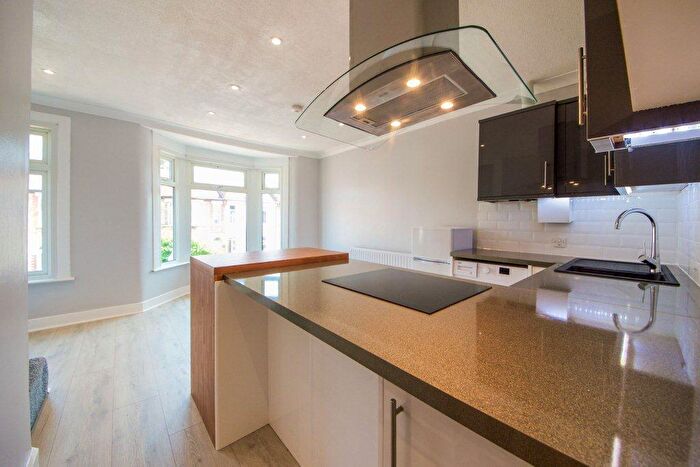 2 Bedroom Flat To Rent In Fulbourne Road, Walthamstow, E17