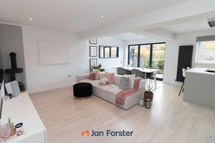 4 Bedroom Detached House For Sale In Merlay Court, Killingworth, Newcastle Upon Tyne, NE12