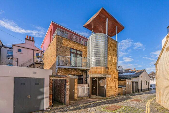 1 Bedroom Apartment To Rent In Wilton Place, Southsea, Hampshire, PO5