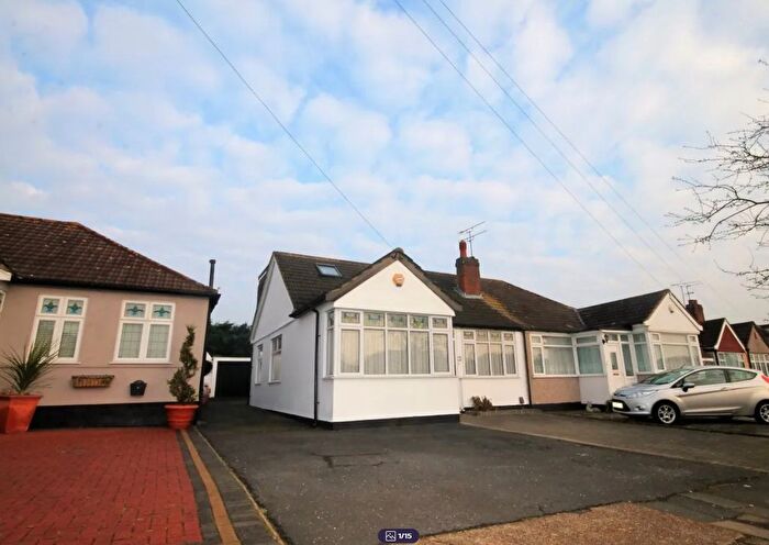 4 Bedroom Semi Detached House To Rent In David Drive, Harold Wood, RM3