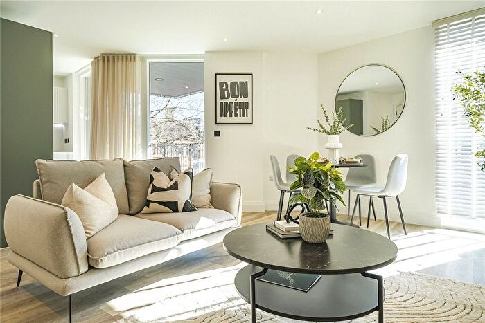 2 Bedroom Flat For Sale In Tweedy Road, Bromley, BR1