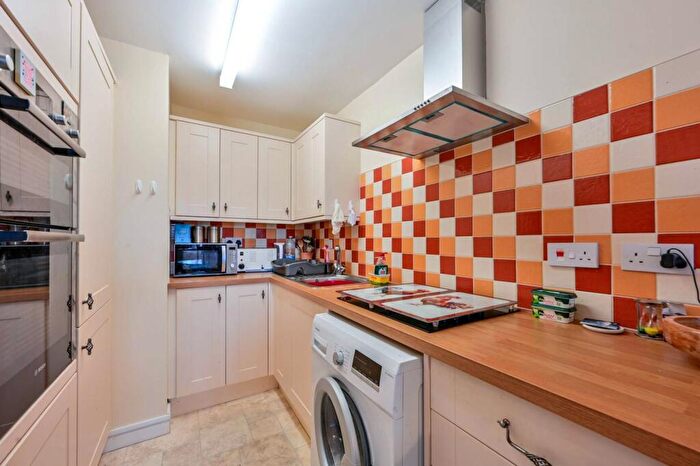 2 Bedroom Flat For Sale In Eastwood Lodge, Bramley, Guildford, GU5
