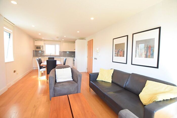 2 Bedroom Flat To Rent In Wheston Lodge, Holden Avenue, Woodside Park, London, N12