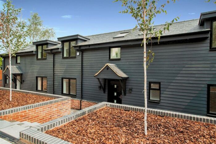 3 Bedroom End Of Terrace House For Sale In Shantock Lane, Bovingdon, Hemel Hempstead, HP3