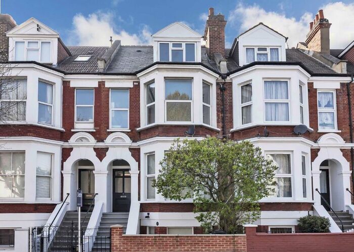 3 Bedroom Flat To Rent In Larden Road, London W3