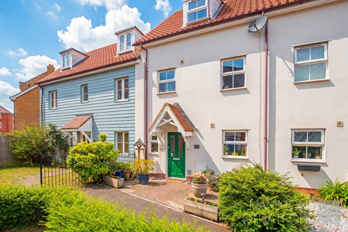 3 Bedroom Town House For Sale In Petunia Court, Wymondham, NR18