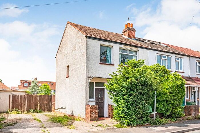 2 Bedroom End Terrace House For Sale In Washington Road, Worcester Park, KT4