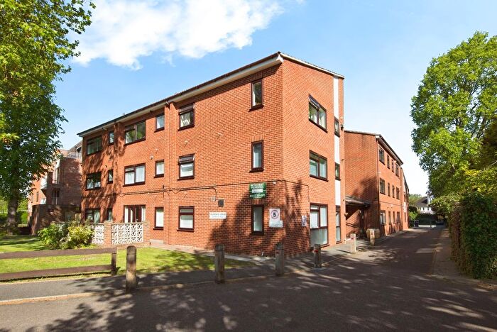 1 Bedroom Flat For Sale In Holmoaks House, Beckenham, BR3