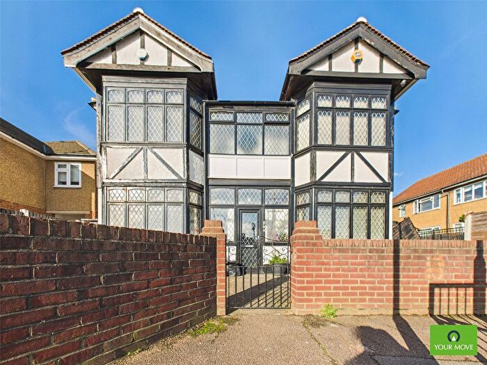 4 Bedroom Detached House To Rent In Eastern Avenue East, Romford, RM1