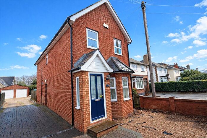 1 Bedroom Flat To Rent In New Haw Road, Addlestone, KT15