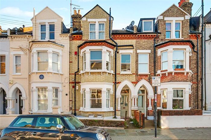 2 Bedroom Flat For Sale In Leathwaite Road, SW11