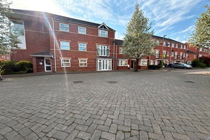 2 Bedroom Flat To Rent In Padbury Drive, Banbury, OX16