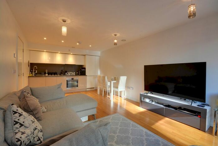 1 Bedroom Flat To Rent In Baltic Avenue, Brentford, TW8