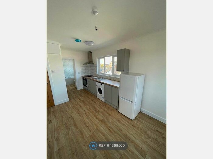 1 Bedroom Flat To Rent In High Street, Canvey Island, SS8