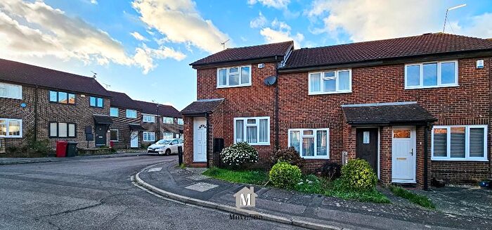 2 Bedroom End Of Terrace House For Sale In Avebury, Slough, SL1