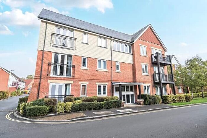 2 Bedroom Flat For Sale In Alder Court, Fleet, GU51
