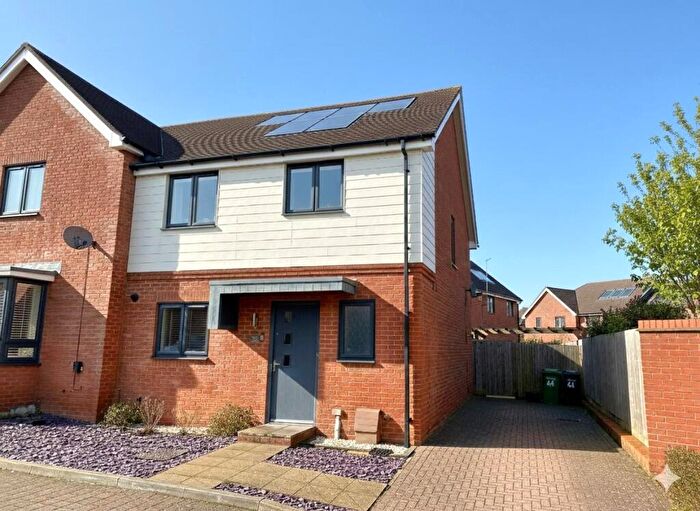 3 Bedroom Semi-Detached House For Sale In Claypit Copse, Bursledon, Southampton, SO31
