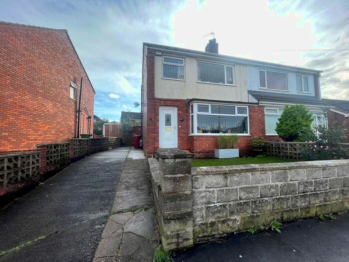 3 Bedroom Semi-Detached House To Rent In Middleton Road, Scunthorpe, Lincolnshire, DN16