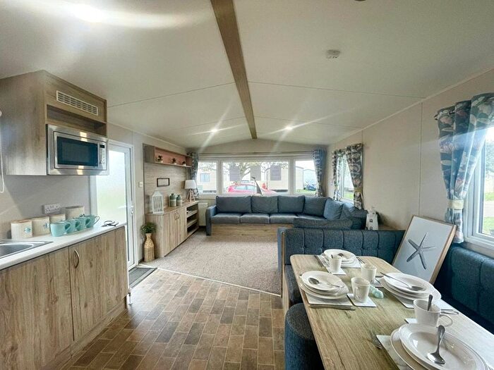 2 Bedroom Mobile/park Home For Sale In Lowestoft, NR32